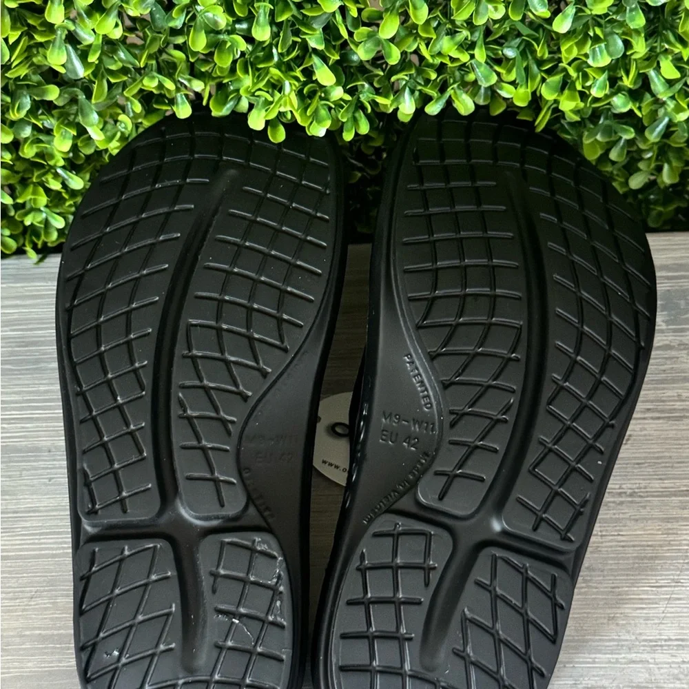 NEW OOFOS Black Slide Sandals M9 W11
